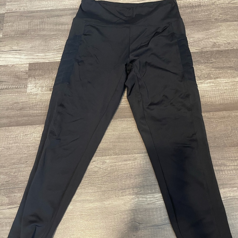 black workout leggings